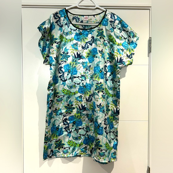 NWOT Spring Top - Picture 1 of 1